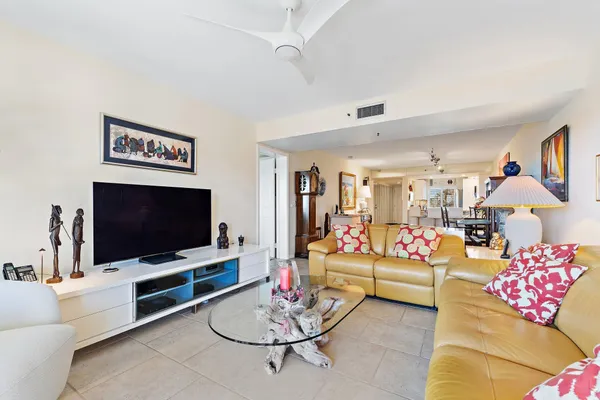 $830,000 | 401 Ocean Bluffs Boulevard, Unit 402, Jupiter, FL 33477