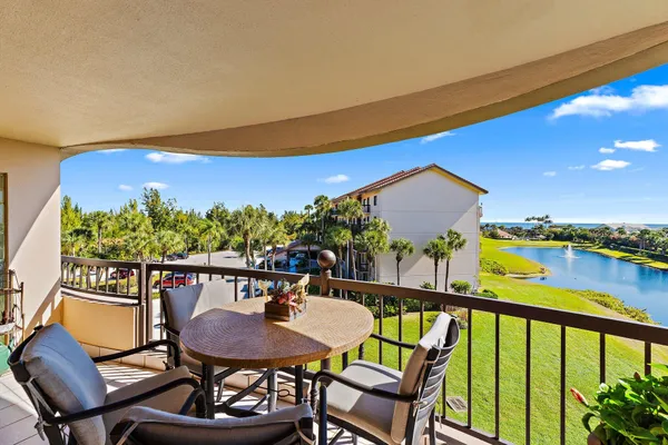 $830,000 | 401 Ocean Bluffs Boulevard, Unit 402, Jupiter, FL 33477