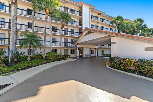 $830,000 | 401 Ocean Bluffs Boulevard, Unit 402, Jupiter, FL 33477