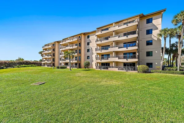 $830,000 | 401 Ocean Bluffs Boulevard, Unit 402, Jupiter, FL 33477