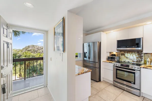 $830,000 | 401 Ocean Bluffs Boulevard, Unit 402, Jupiter, FL 33477