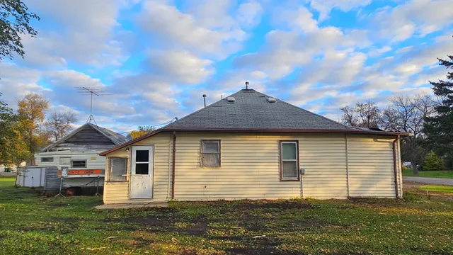 $15,000 | 416 Garfield Street, Beardsley, MN 56211