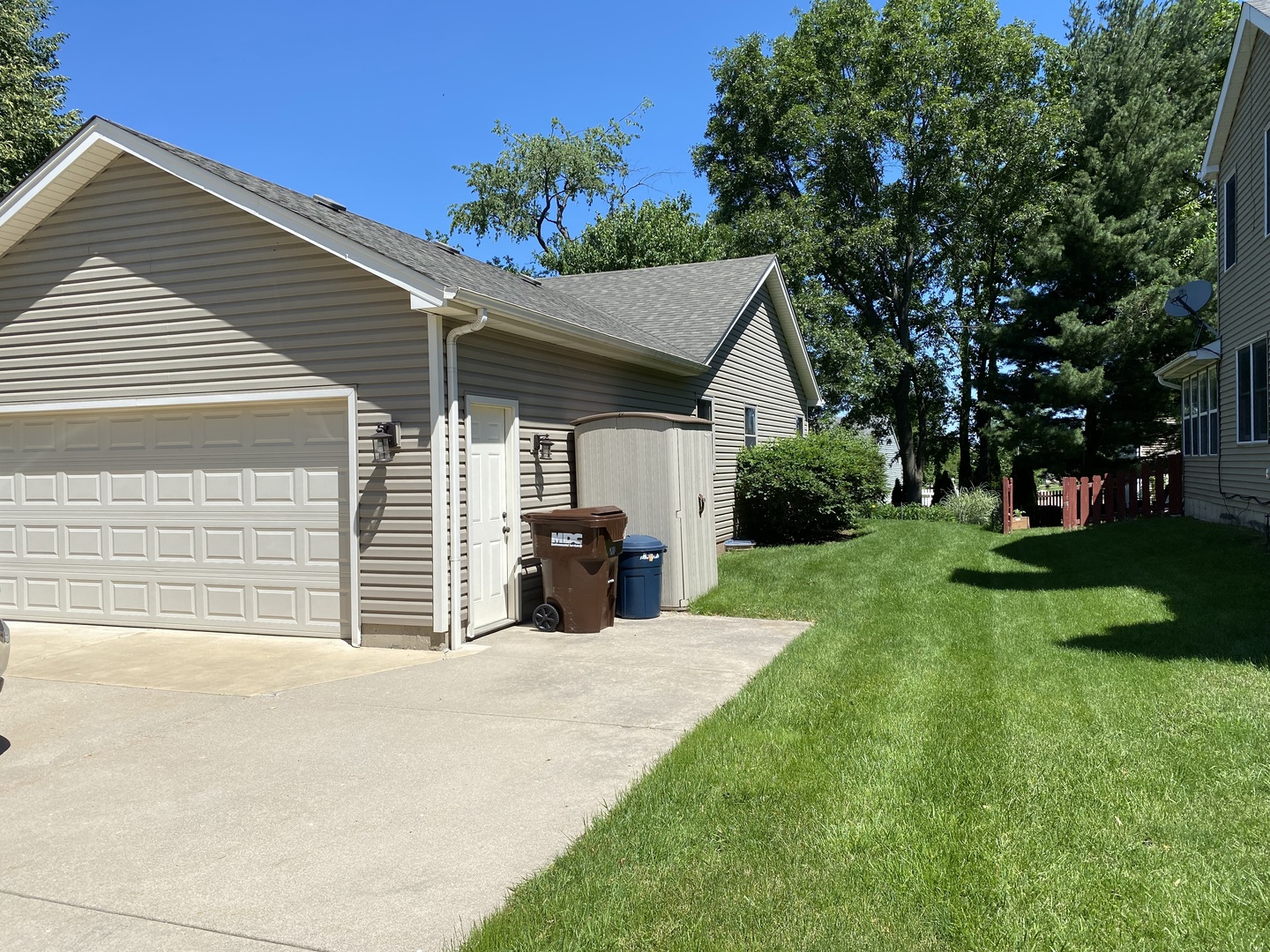 809 Roger Road Woodstock, IL 60098 - Photo 33 of 33