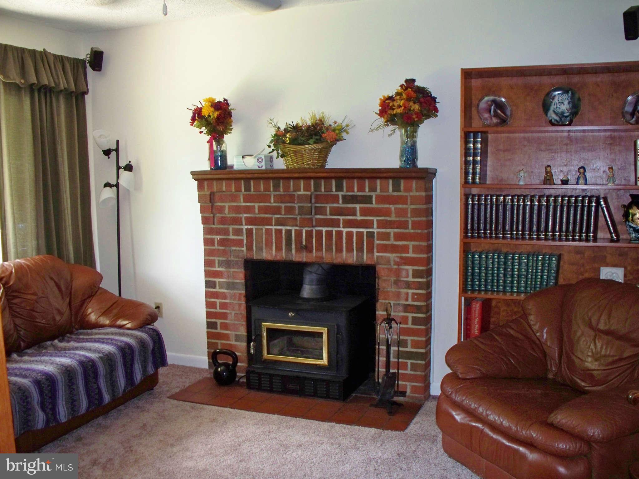 264 Pertch Road Severna Park, MD 21146 - Photo 2 of 28 Living Room