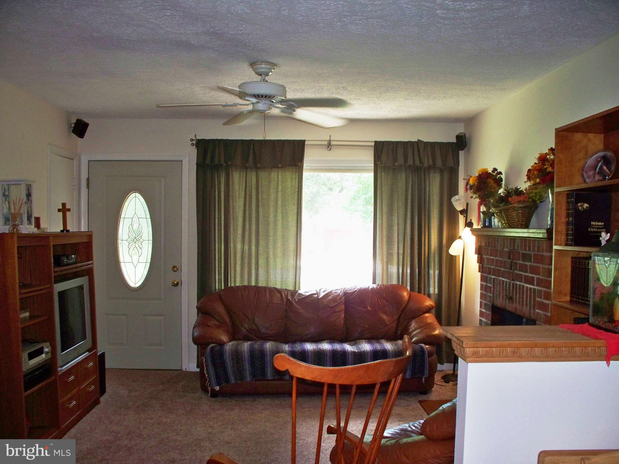 264 Pertch Road Severna Park, MD 21146 - Photo 4 of 28 Living Room