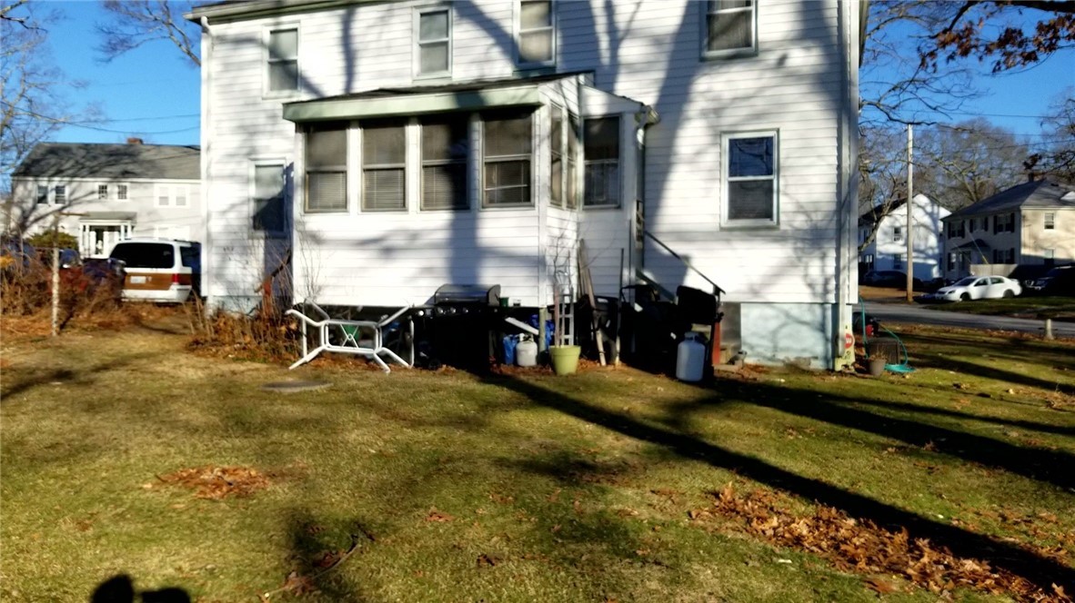 207 Yorktown Road North Kingstown, RI 02852 - Photo 4 of 19