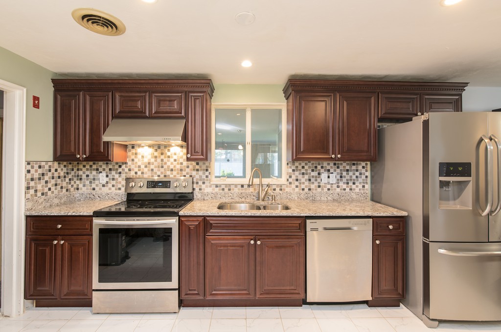 7 Clara Road Holbrook, MA 02343 - Photo 3 of 13 Gallery Image 3