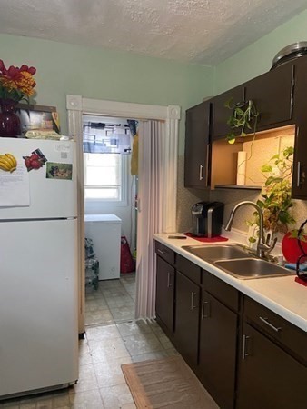208-210 White Street Springfield, MA 01108 - Photo 3 of 22