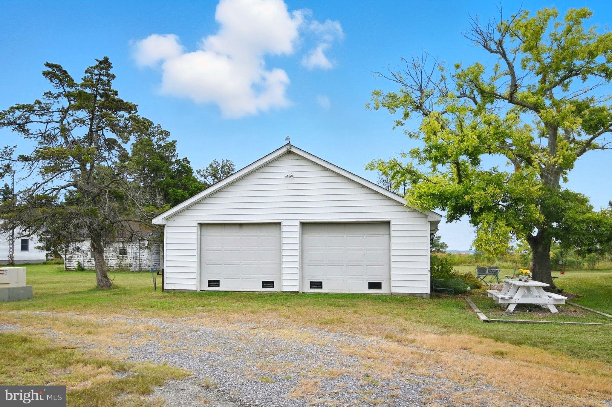 5304 Cassons Neck Road Cambridge, MD 21613 - Photo 26 of 46 a backyard of a house with lots of green space