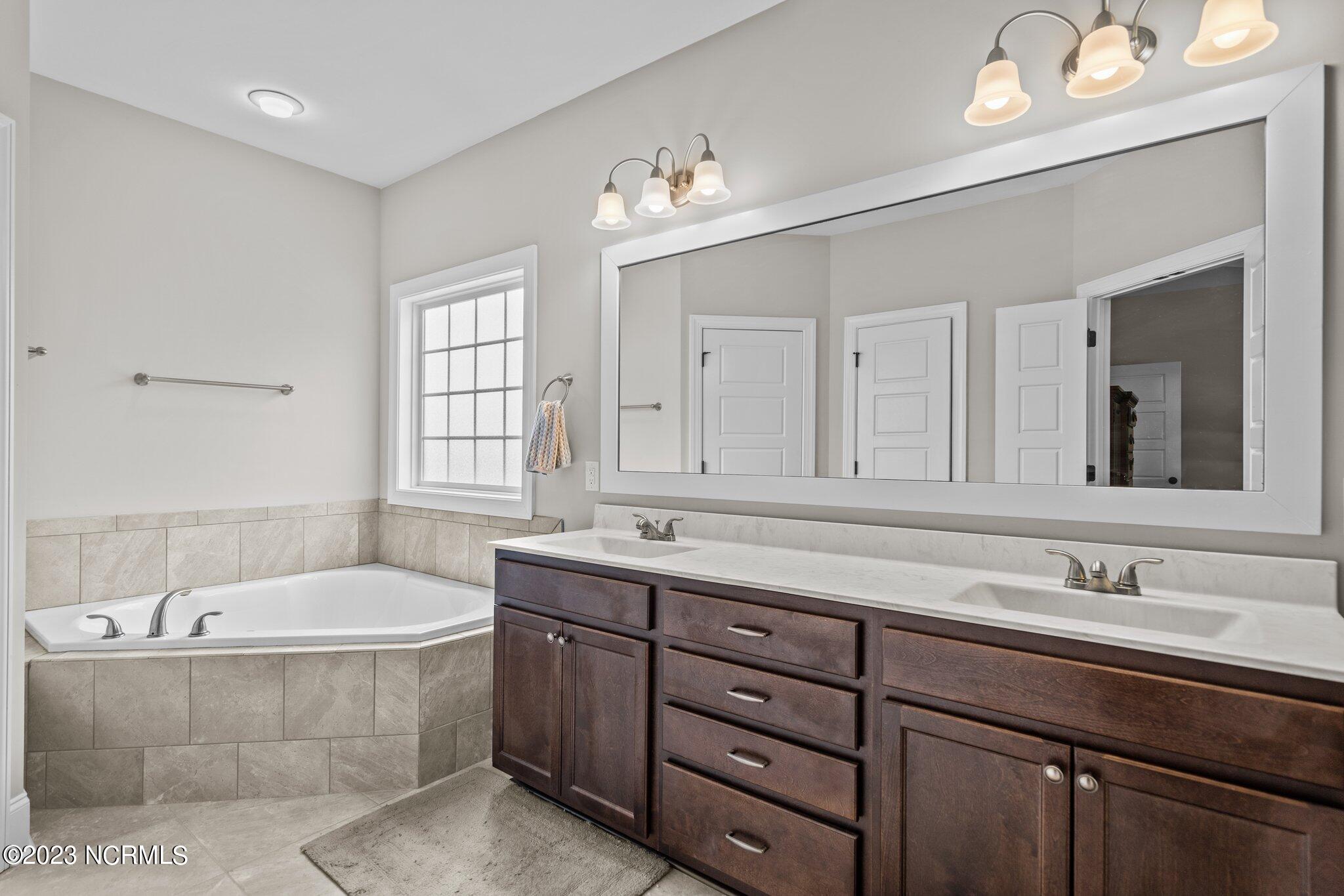 30 Draft Line Court Hampstead, NC 28443 - Photo 24 of 64 45-web-or-mls-DSC07953