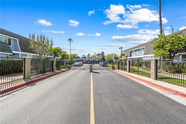 $850,000 | 8408 Dory Drive, Huntington Beach, CA 92646