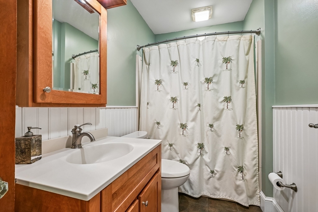 615 Mammoth Road Dracut, MA 01826 - Photo 23 of 41