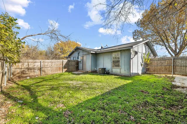 $285,000 | 216 Pine Meadow Drive, Kennedale, TX 76060