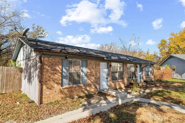 $285,000 | 216 Pine Meadow Drive, Kennedale, TX 76060