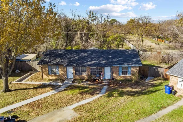 $285,000 | 216 Pine Meadow Drive, Kennedale, TX 76060