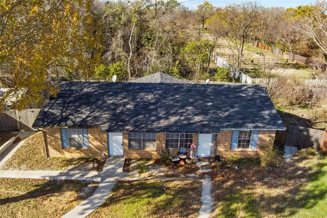 $285,000 | 216 Pine Meadow Drive, Kennedale, TX 76060