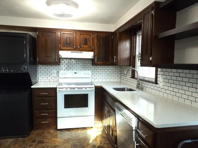 $1,800 | 28 Greenwich Street, Unit 2, Attleboro, MA 02703