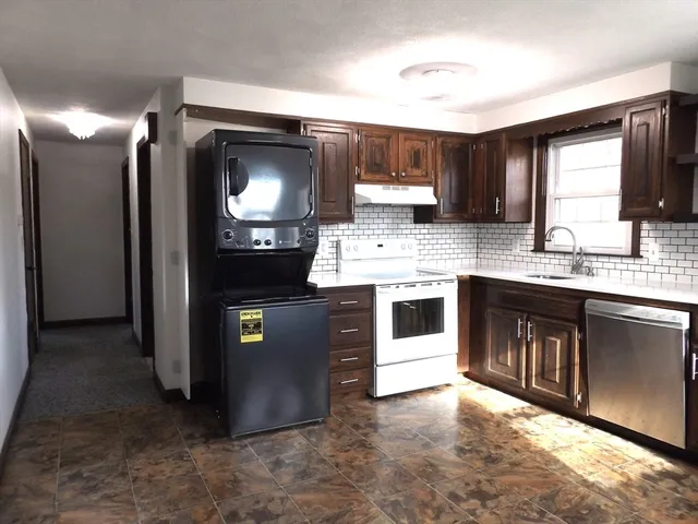 $1,800 | 28 Greenwich Street, Unit 2, Attleboro, MA 02703