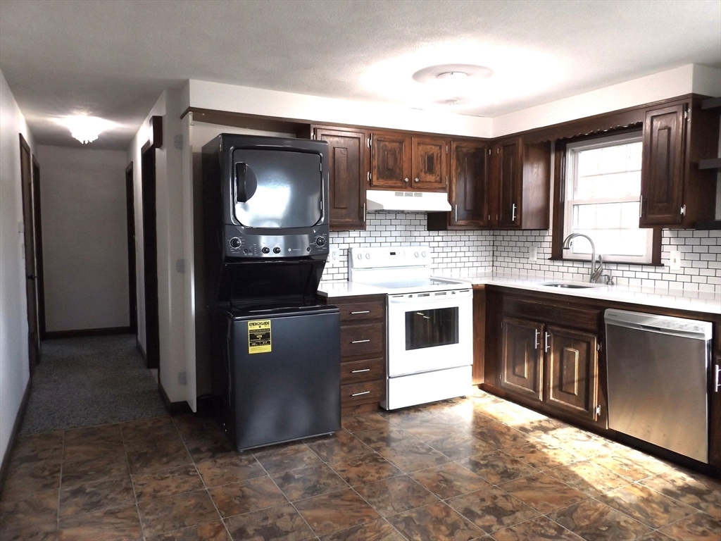 28 Greenwich Street, Unit 2 Attleboro, MA 02703 - Photo 2 of 14