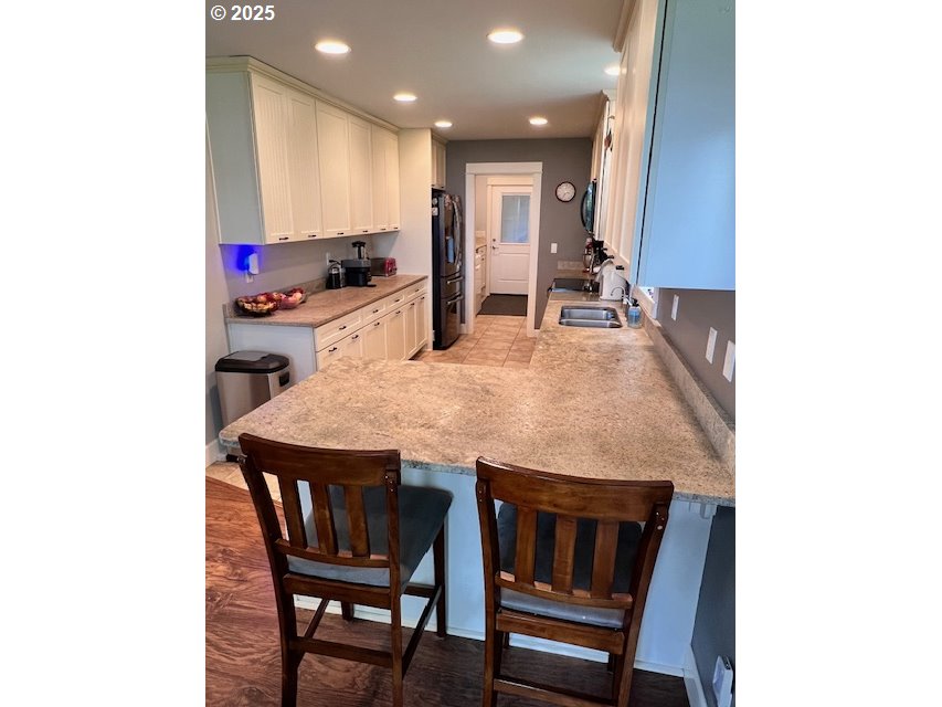 83178 South Pioneer Road Florence, OR 97439 - Photo 18 of 47 a kitchen with a table and chairs in it