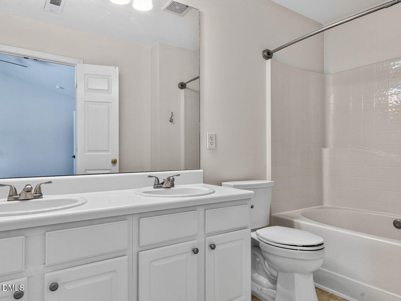 4327 Vienna Crest Drive Raleigh, NC 27613 - Photo 11 of 19 Primary Bathroom