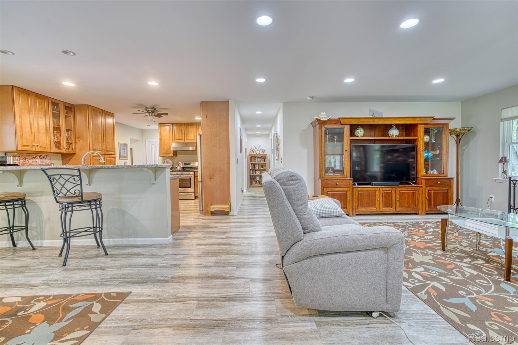 4460 Sweet Road Howell, MI 48843 - Photo 4 of 35 DSC04154_4.jpg