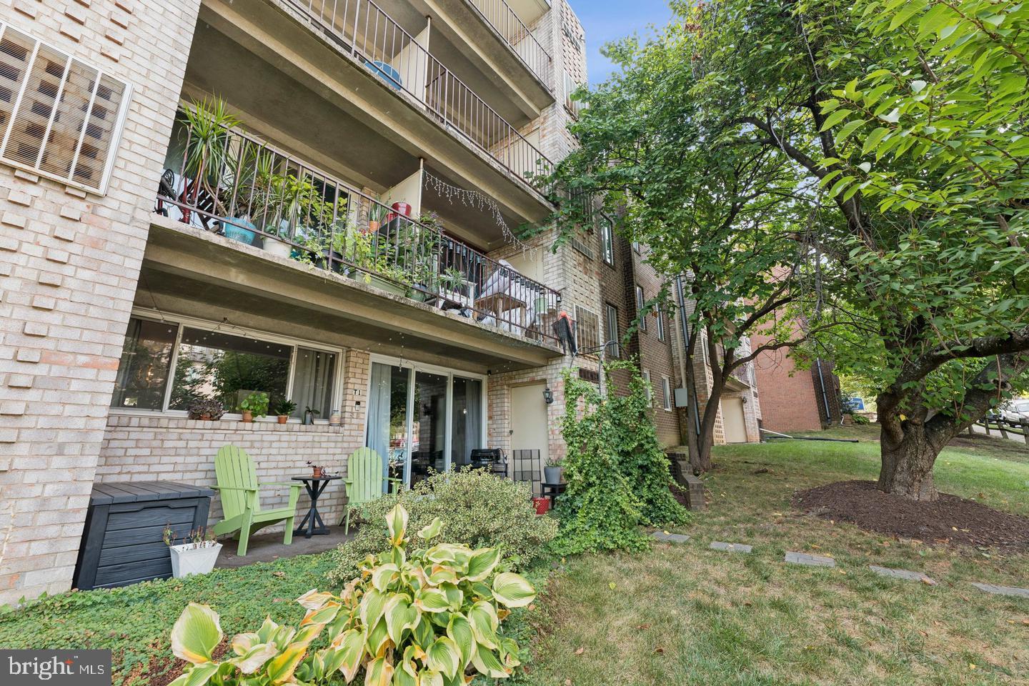 5010 7th Road South, Unit T1 Arlington, VA 22204 - Photo 20 of 22 Privacy!