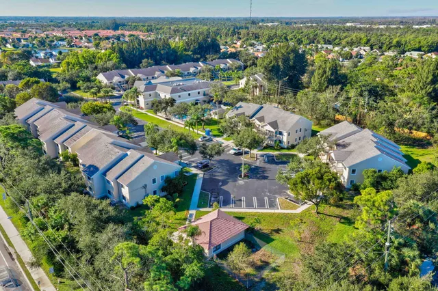 $2,575 | 4685 Haverhill Road, Unit A8, West Palm Beach, FL 33417