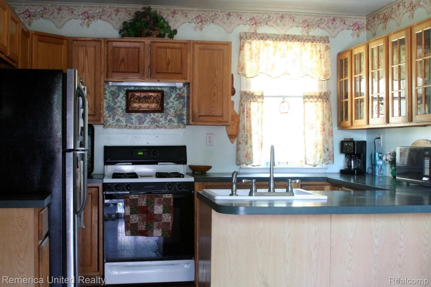 10007 North Fleming Road Fowlerville, MI 48836 - Photo 15 of 39 KITCHEN (2).JPG