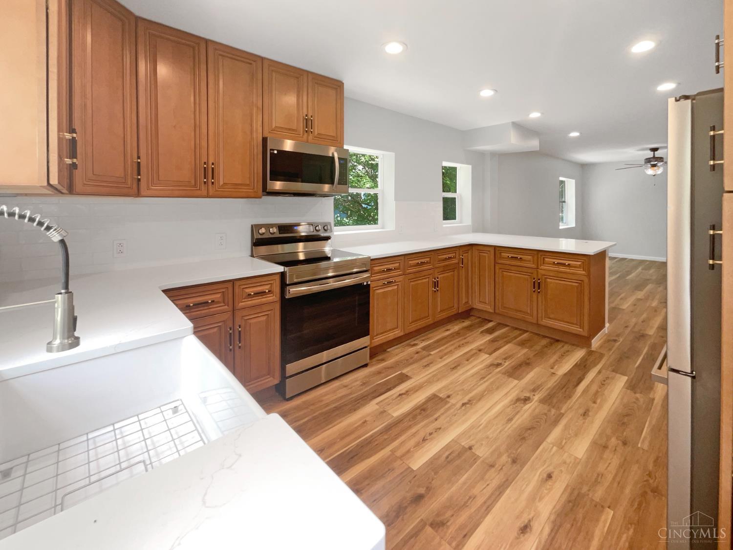 155 Bonham Road Cincinnati, OH 45215 - Photo 8 of 30