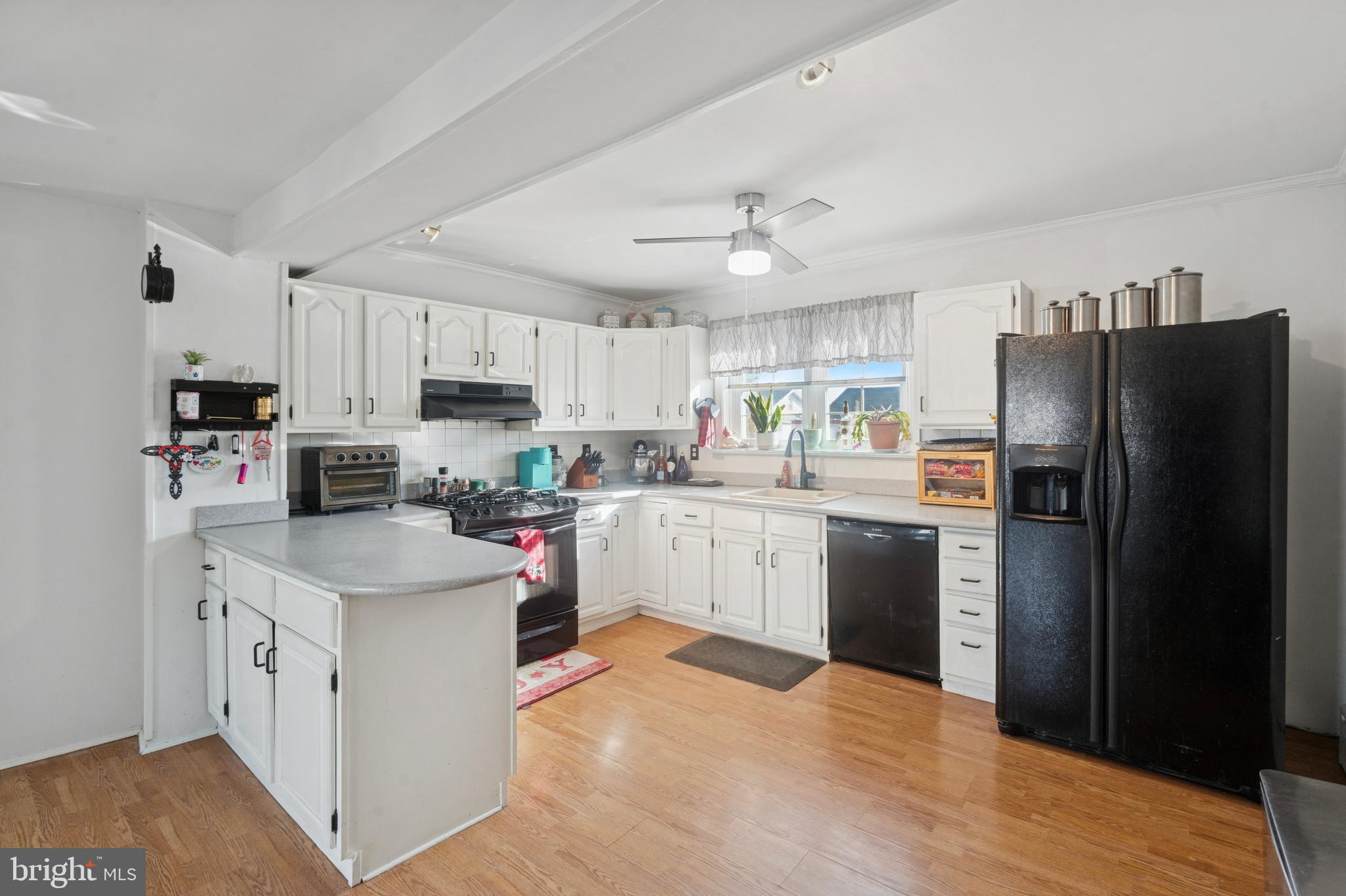 7521 Claridge Street Philadelphia, PA 19111 - Photo 6 of 25