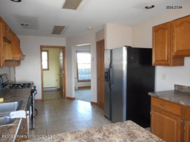 913 Appletree Road Moscow, PA 18444 - Photo 4 of 19 Gallery Image 4