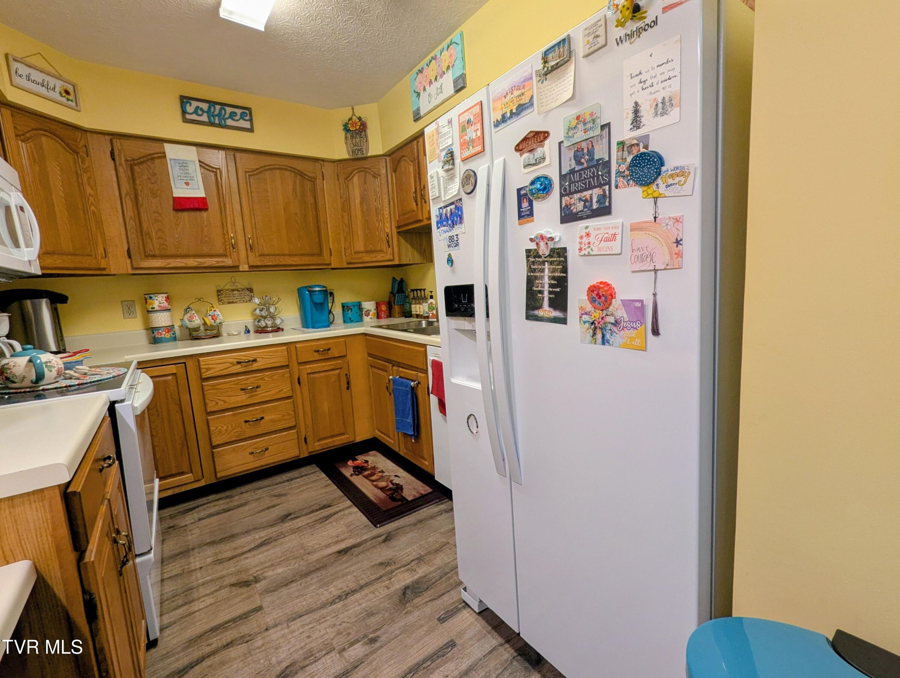521 Hickory Road, Unit 521 Bristol, TN 37620 - Photo 15 of 53 Kitchen_
