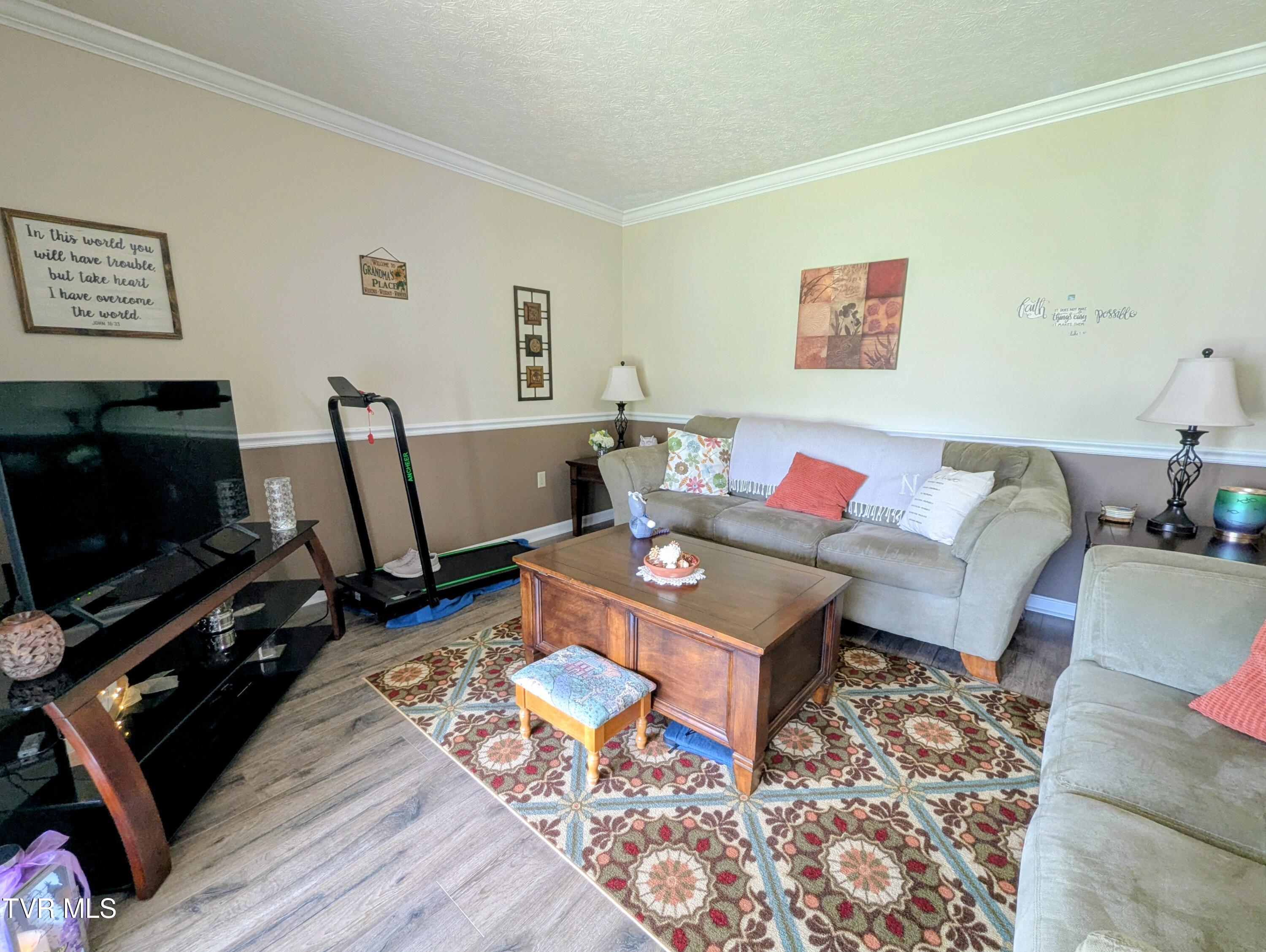521 Hickory Road, Unit 521 Bristol, TN 37620 - Photo 22 of 53 Livingroom..
