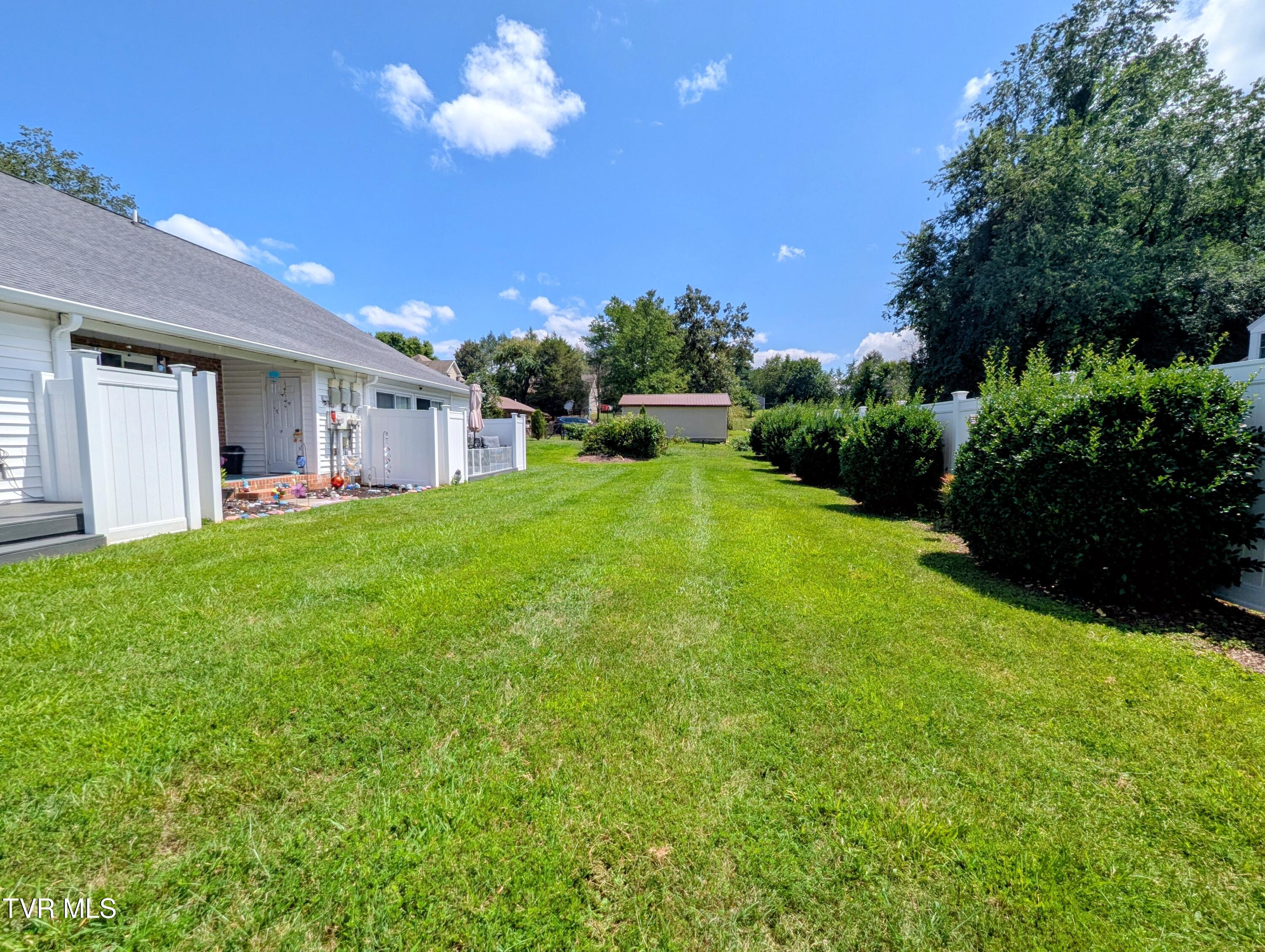 521 Hickory Road, Unit 521 Bristol, TN 37620 - Photo 29 of 53 Backyardjpg