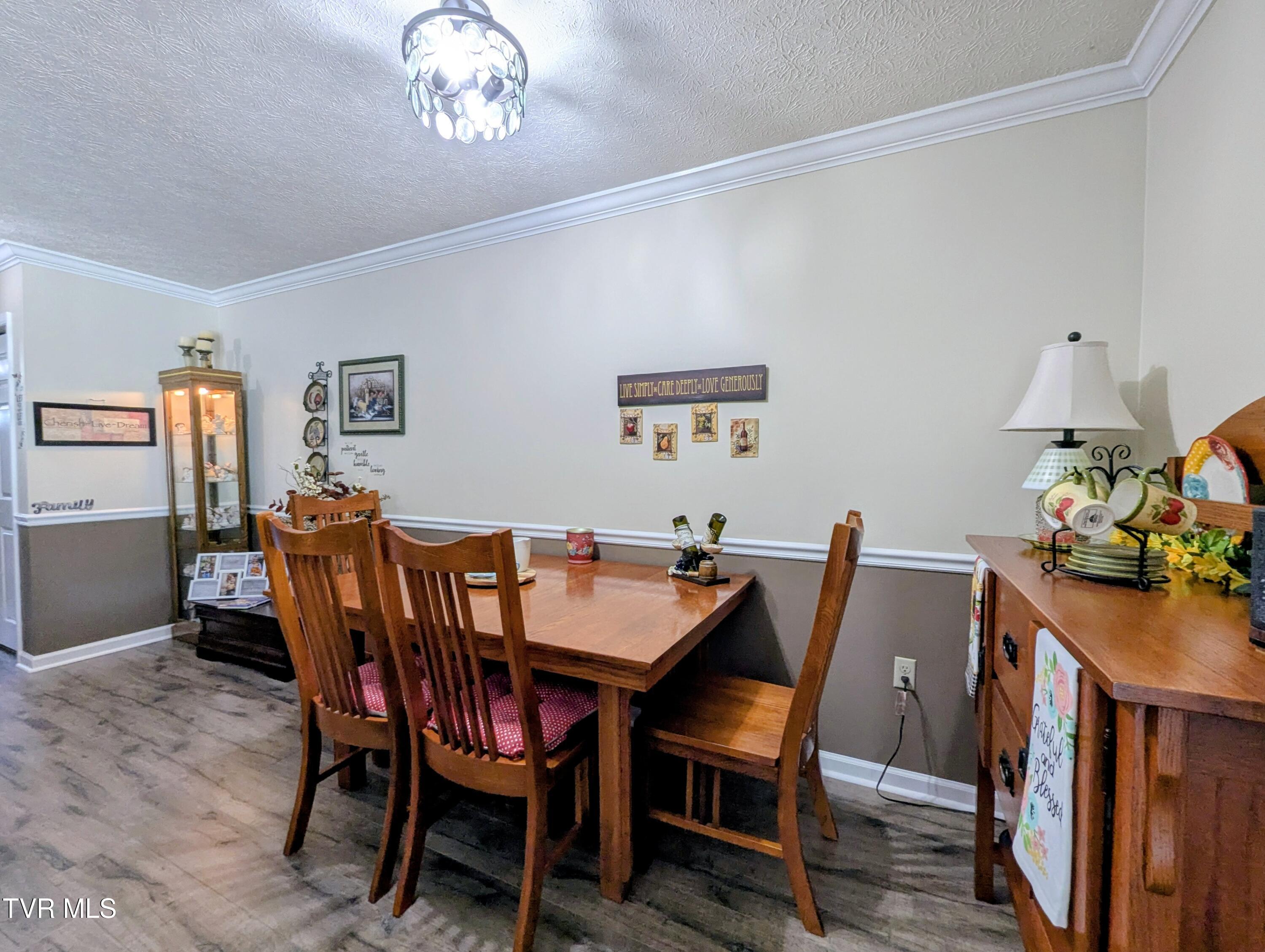 521 Hickory Road, Unit 521 Bristol, TN 37620 - Photo 33 of 53 Diningroom