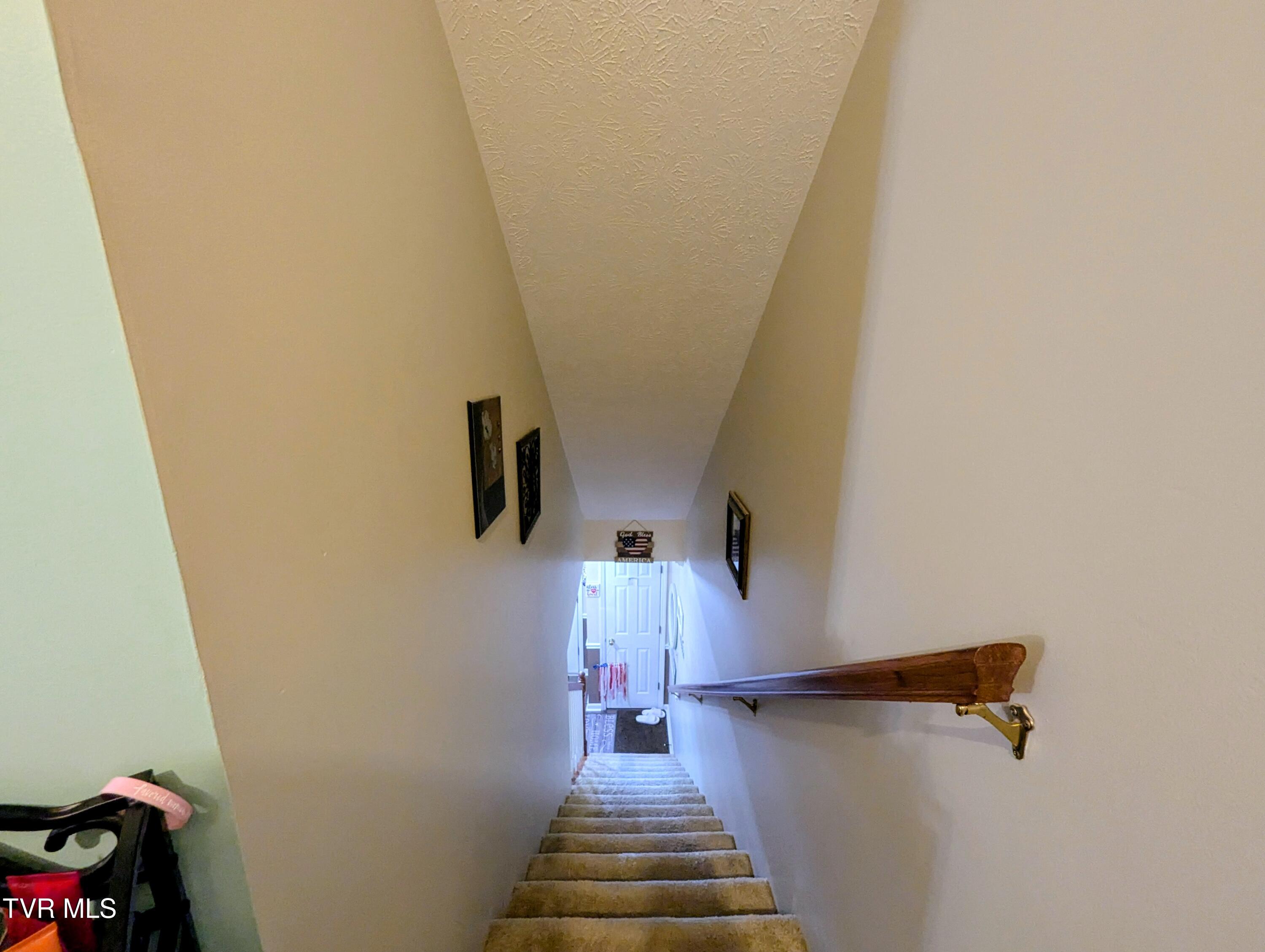 521 Hickory Road, Unit 521 Bristol, TN 37620 - Photo 36 of 53 Stairs