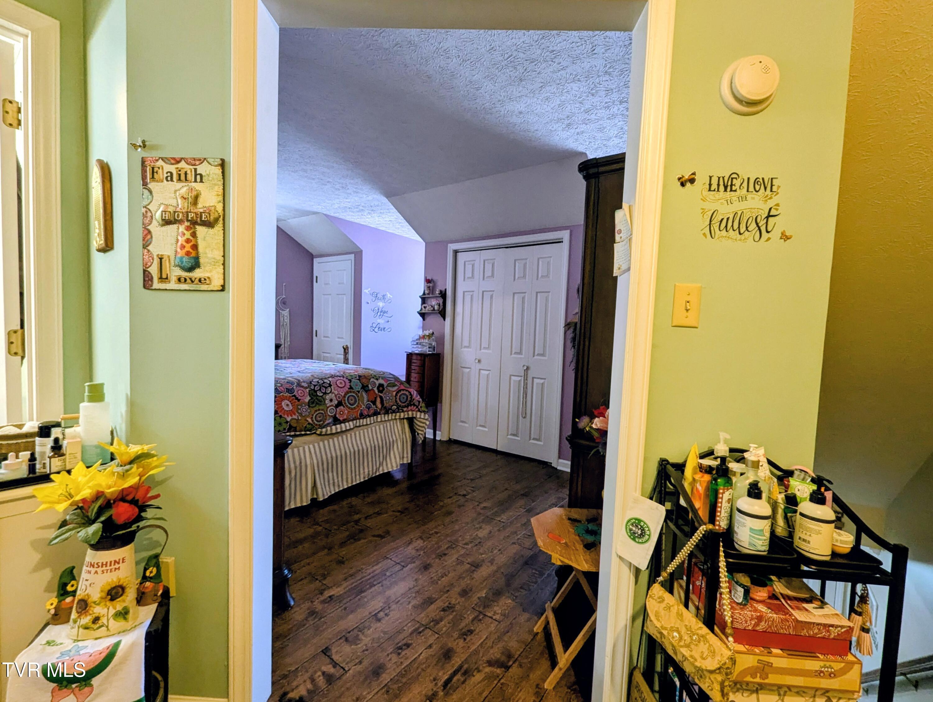 521 Hickory Road, Unit 521 Bristol, TN 37620 - Photo 39 of 53 Bedroom