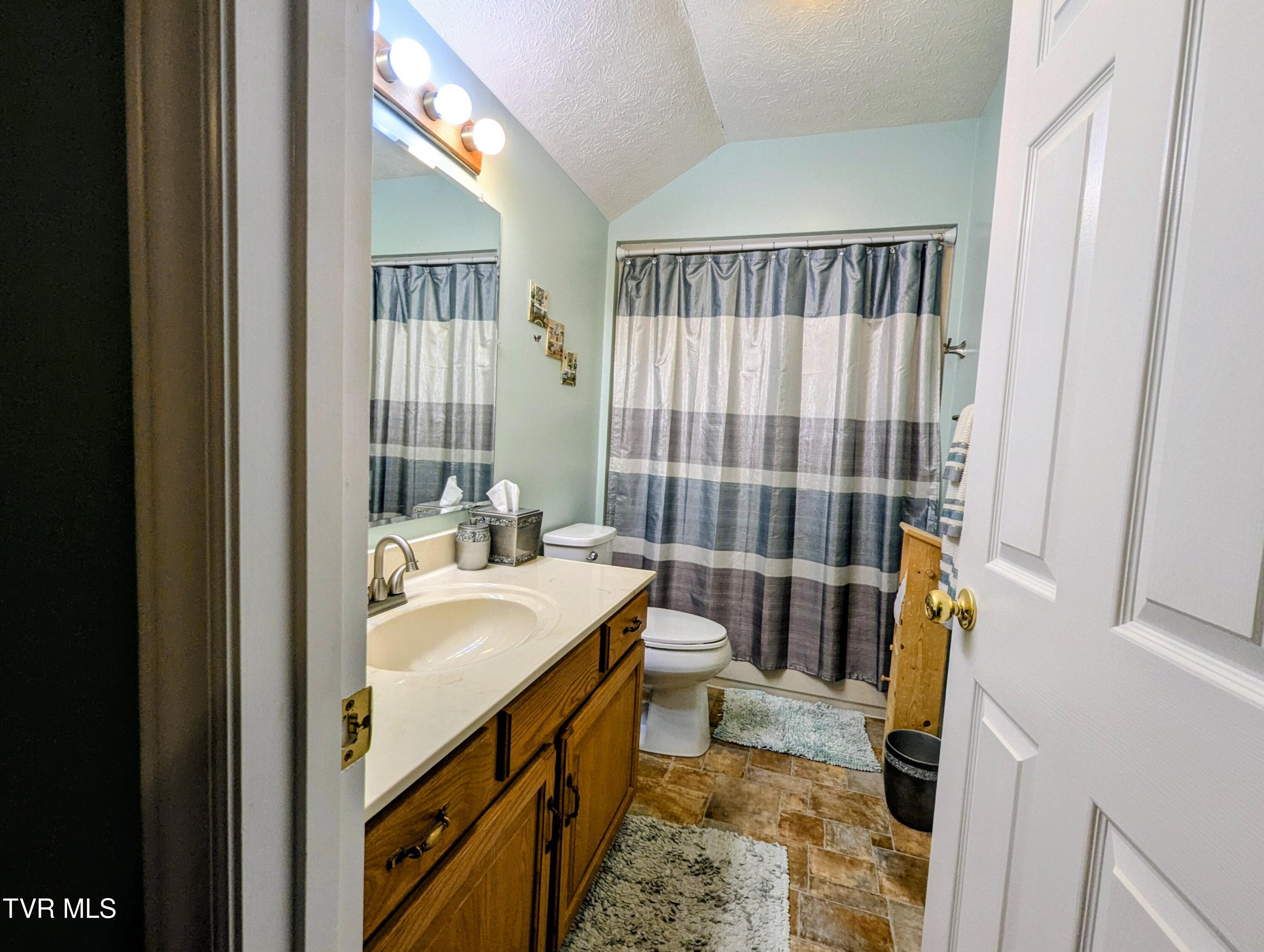 521 Hickory Road, Unit 521 Bristol, TN 37620 - Photo 44 of 53 UpstairsBathroom