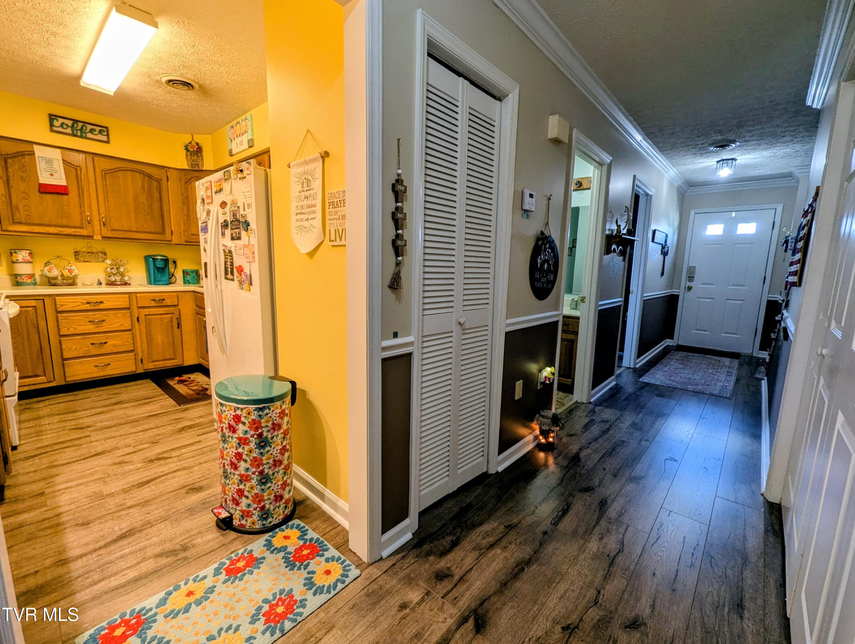 521 Hickory Road, Unit 521 Bristol, TN 37620 - Photo 9 of 53 Entryway&kitchen