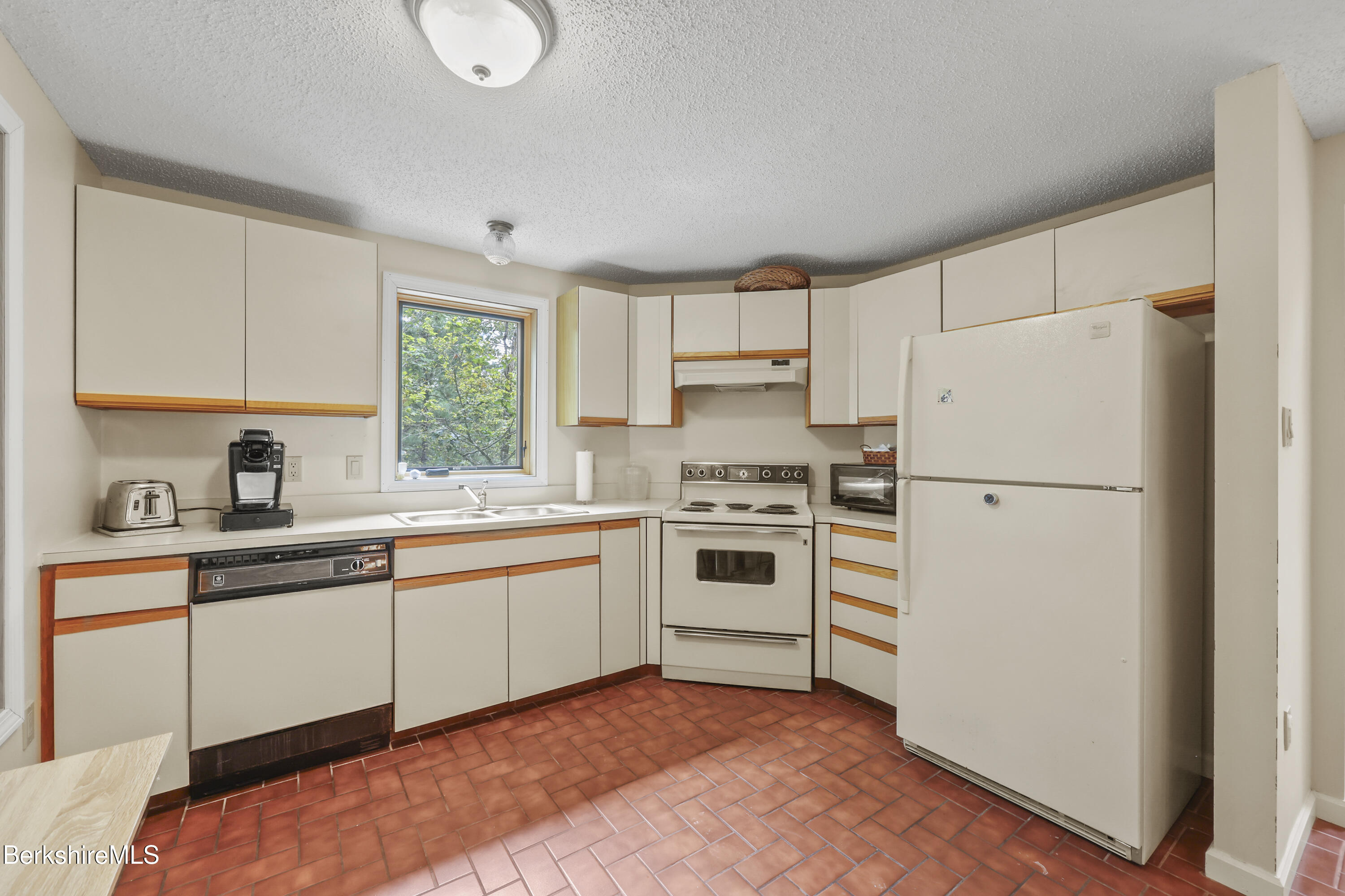115 Wood Duck Road Lee, MA 01238 - Photo 18 of 51 kitchen
