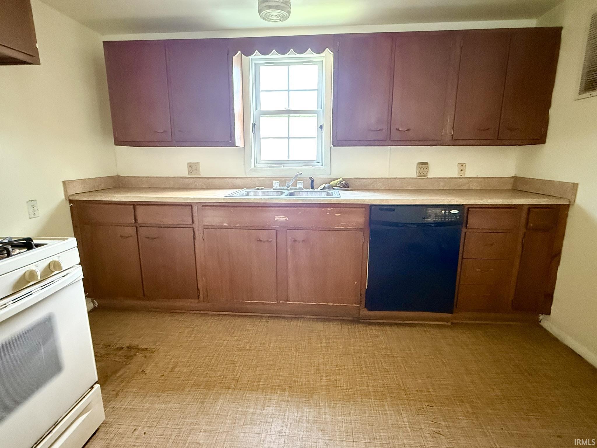 955 South Shank Street Portland, IN 47371 - Photo 4 of 15