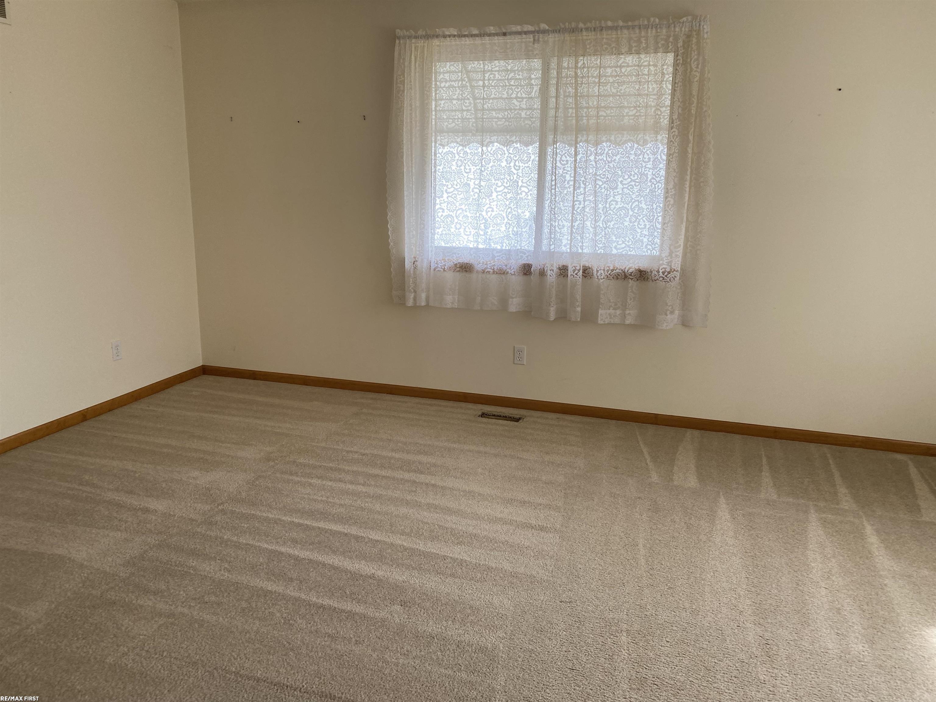 32047 Lakepoint Street Chesterfield, MI 48047 - Photo 6 of 26