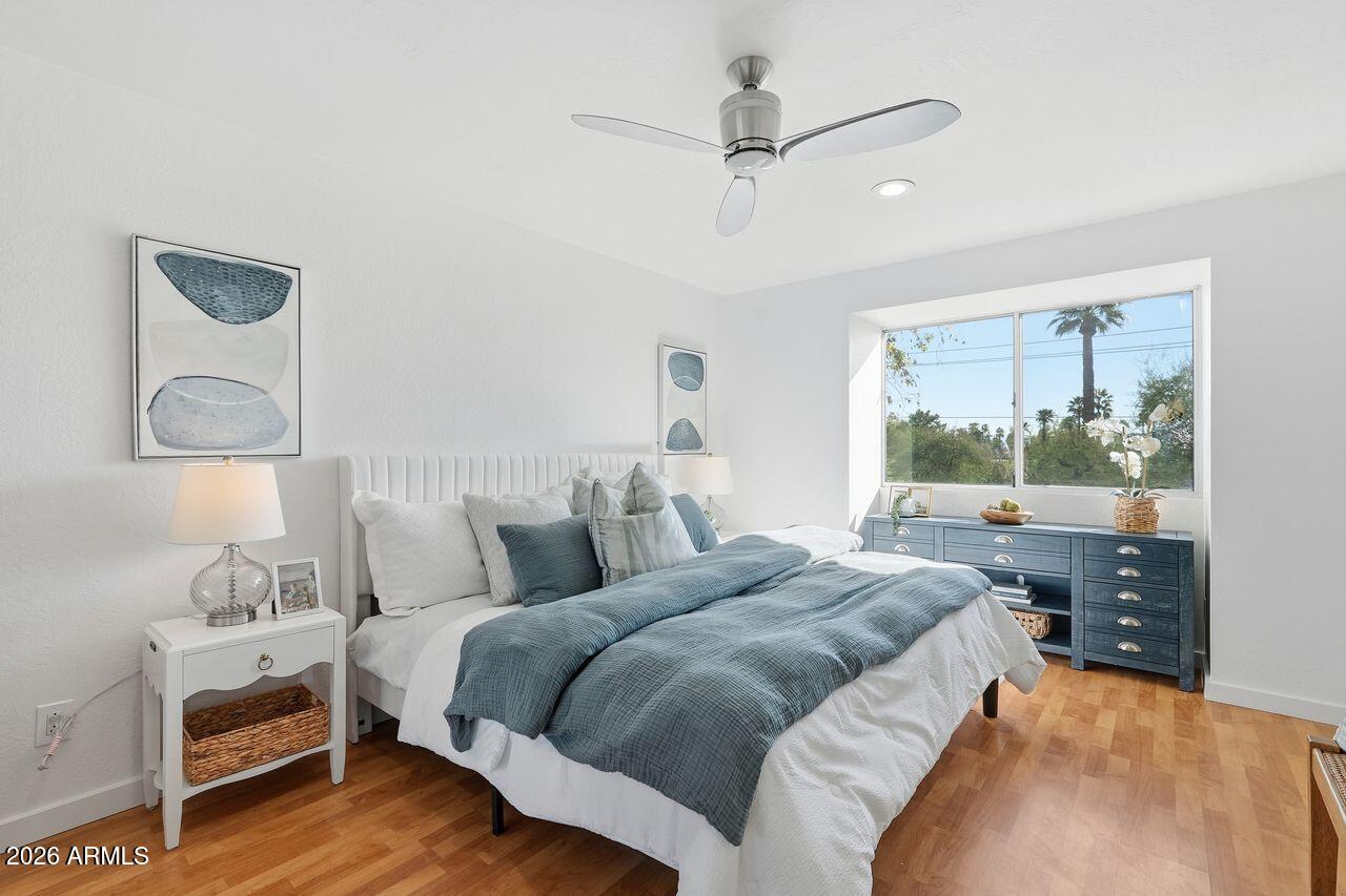 1012 East Osborn Road, Unit E Phoenix, AZ 85014 - Photo 15 of 22 a bedroom with a bed and a window