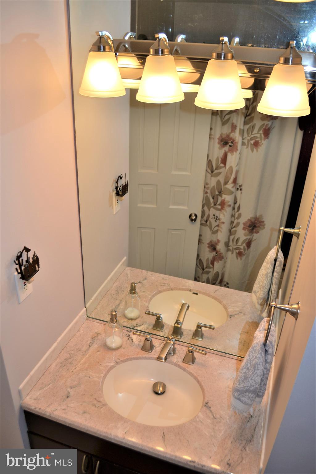 6425 Wainfleet Court Springfield, VA 22152 - Photo 22 of 60 Master Bathroom - Upper Level
