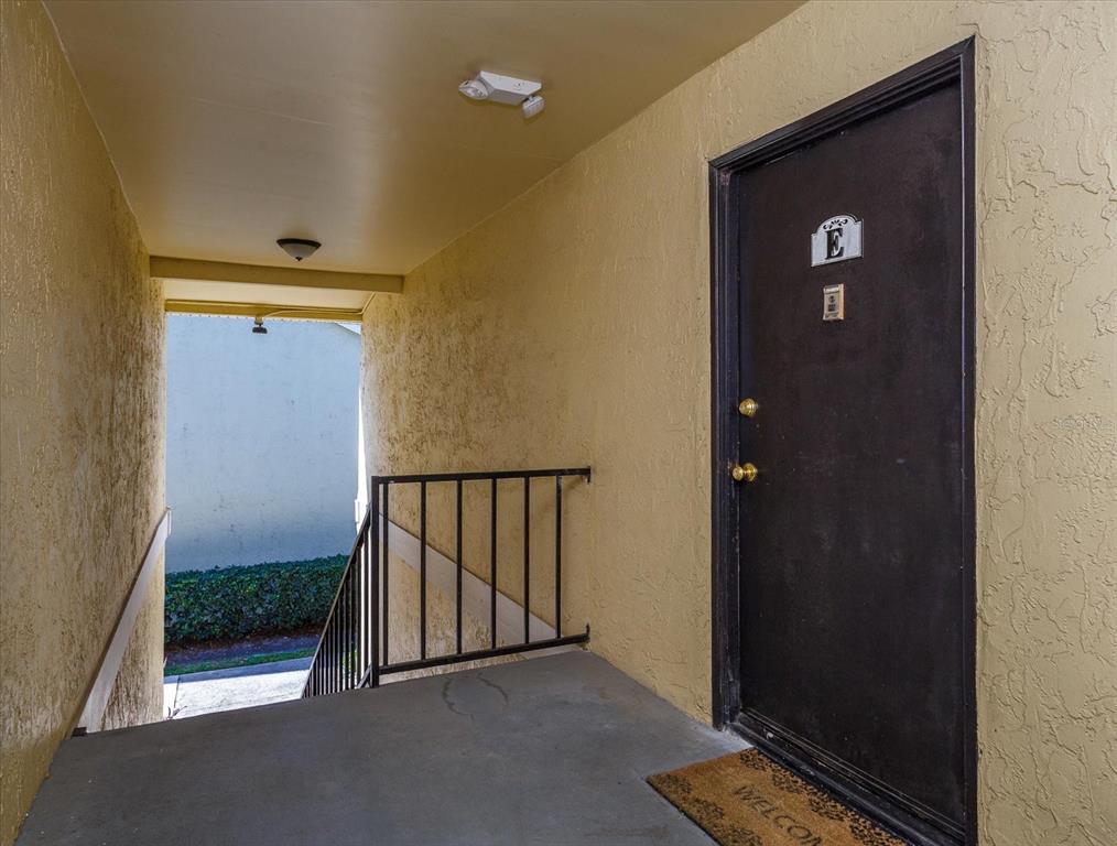 908 Lake Destiny Road, Unit E Altamonte Springs, FL 32714 - Photo 4 of 20 a view of a hallway with wooden floor and a entryway