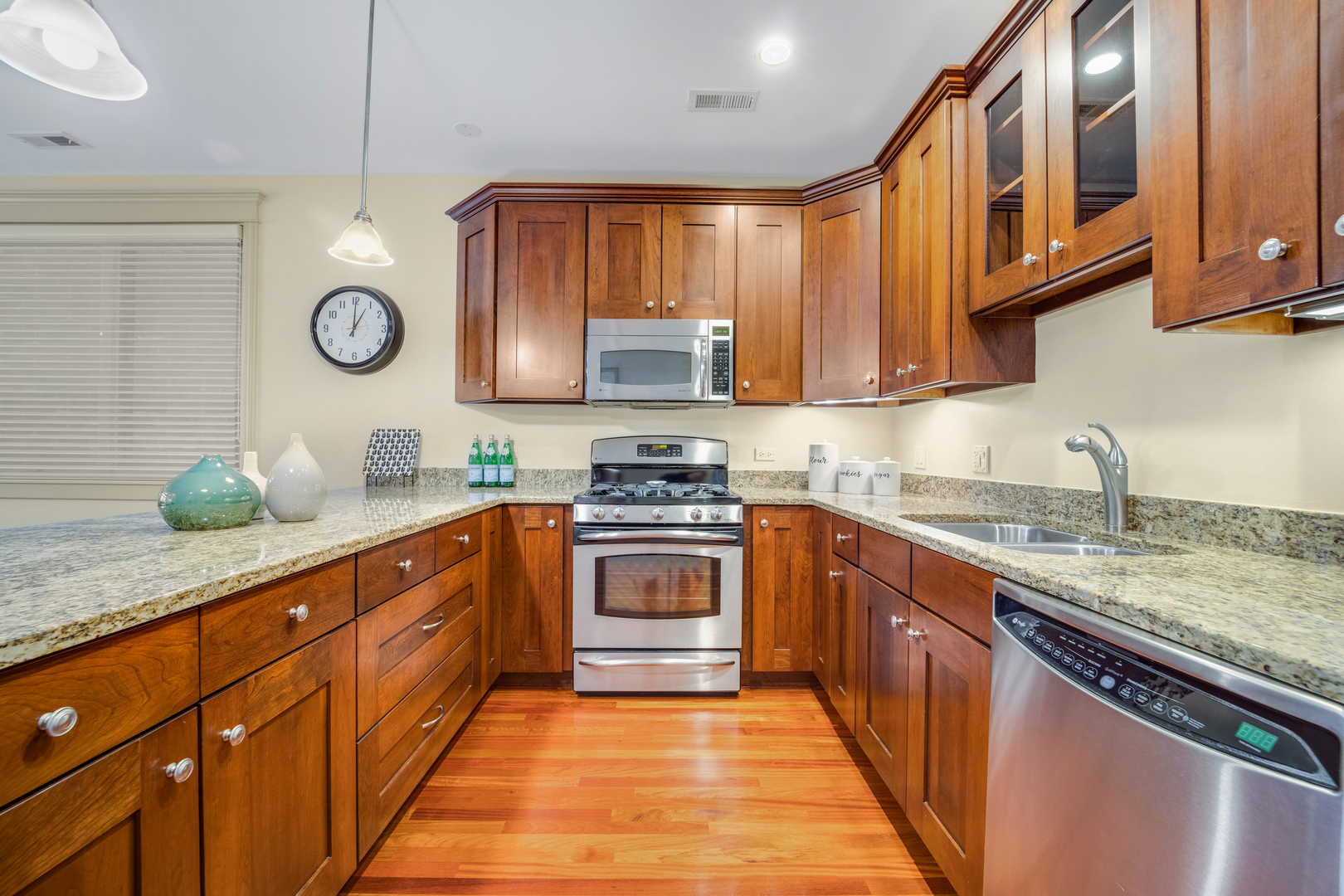 1018 South May Street, Unit 2S Chicago, IL 60607 - Photo 4 of 23