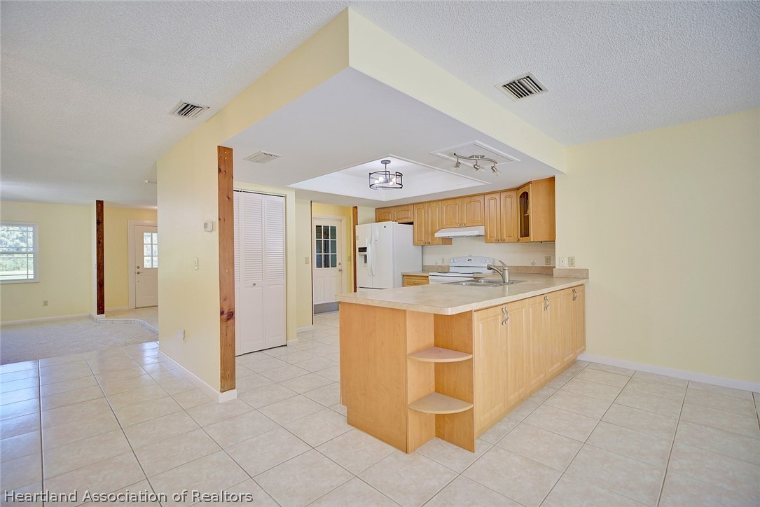 8424 Castile Road Sebring, FL 33876 - Photo 9 of 36 Gallery Image 9
