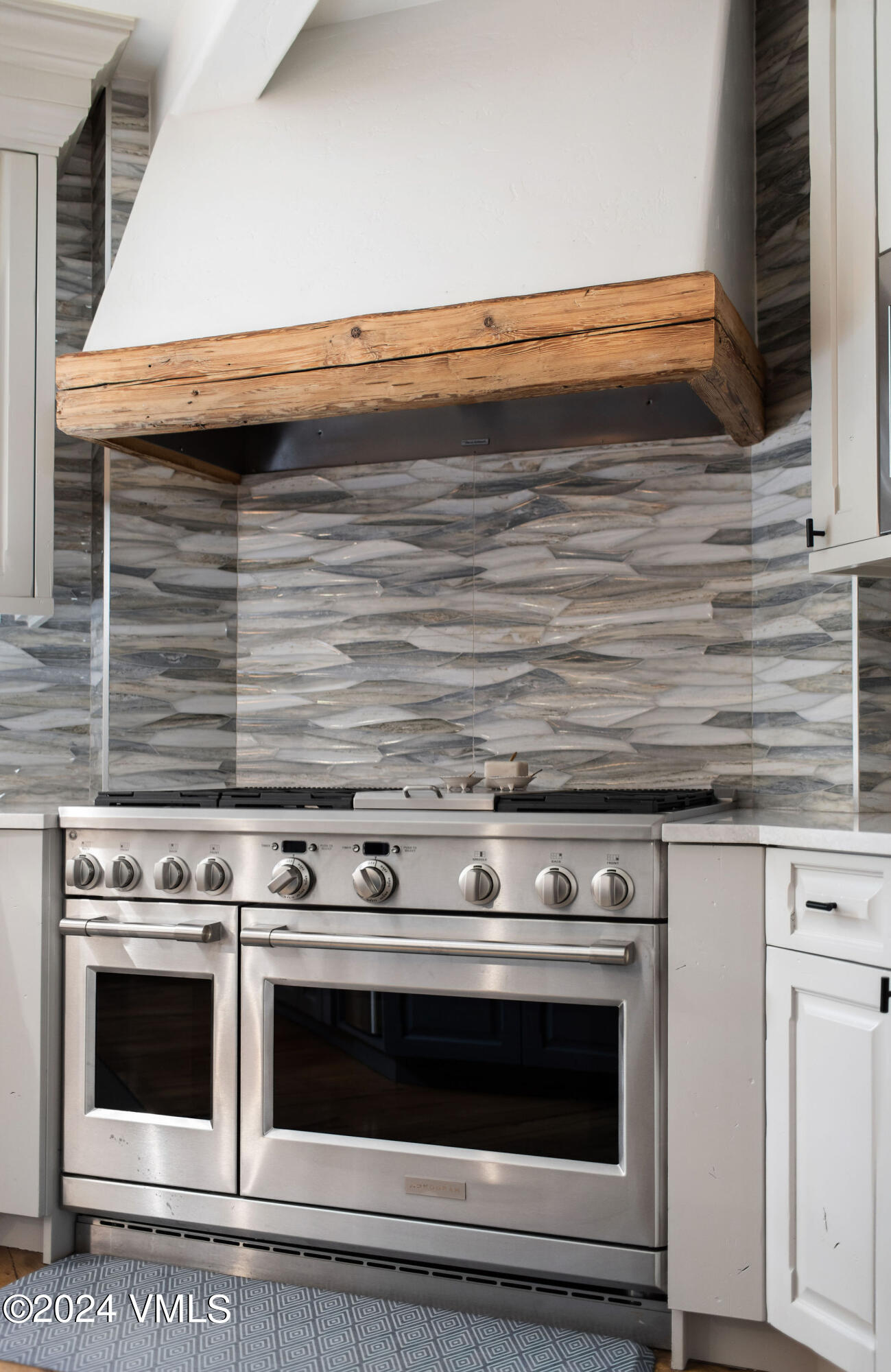 264 Arrowhead Drive Edwards, CO 81632 - Photo 7 of 31 264_arrowhead_dr_e_vignette_oven