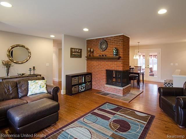 28025 Quail Hollow Road Farmington Hills, MI 48331 - Photo 9 of 38